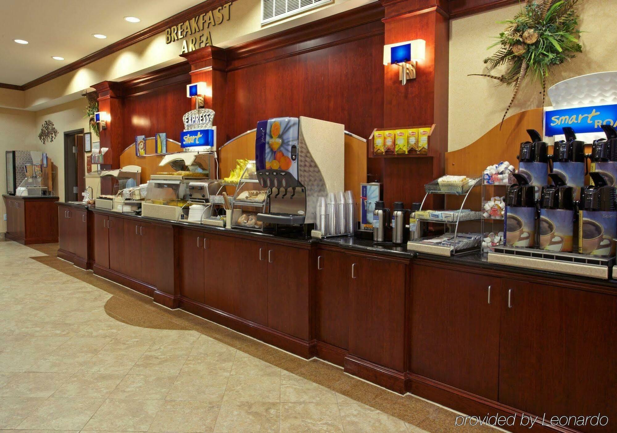 Holiday Inn Express & Suites Houston East, An Ihg Hotel Restaurant photo